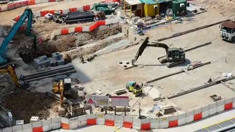 Excavadora en la obra el 3 de septiembre